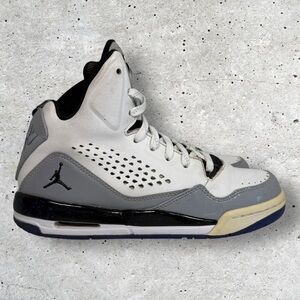 Kids Jordan Flight SC-3 size 4.5Y